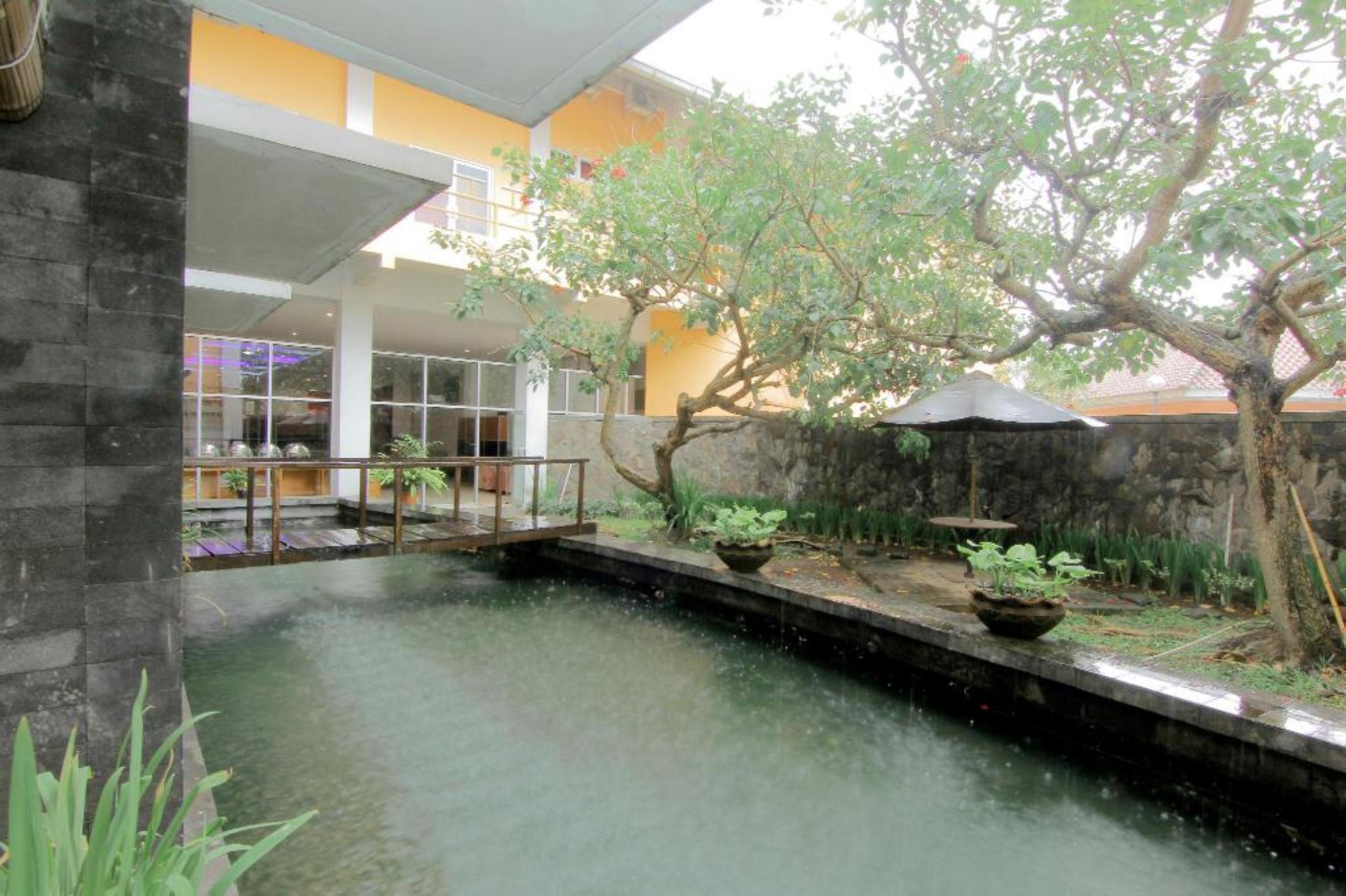 University Hotel Sunan Kalijaga Kalasan ภายนอก รูปภาพ
