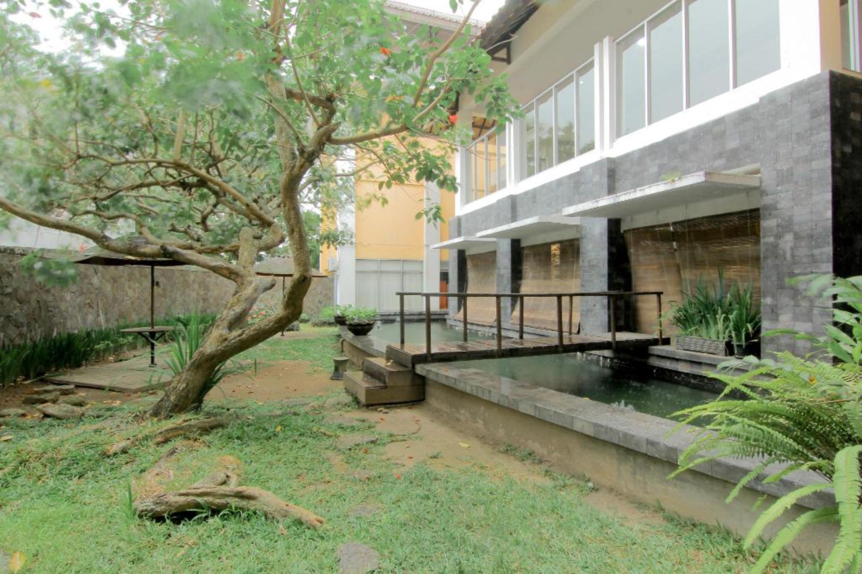 University Hotel Sunan Kalijaga Kalasan ภายนอก รูปภาพ